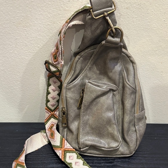 Stylish Gray Women's Bag with Patterned Strap - Picture 1 of 5